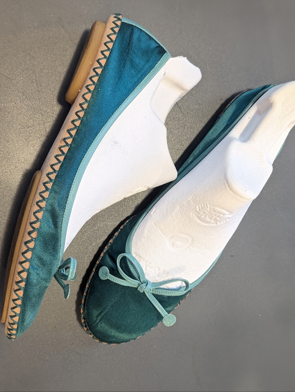 Marc Jacobs Emerald Green Satin Round Toe B Flat Leather Details Women Sz 7 7.5